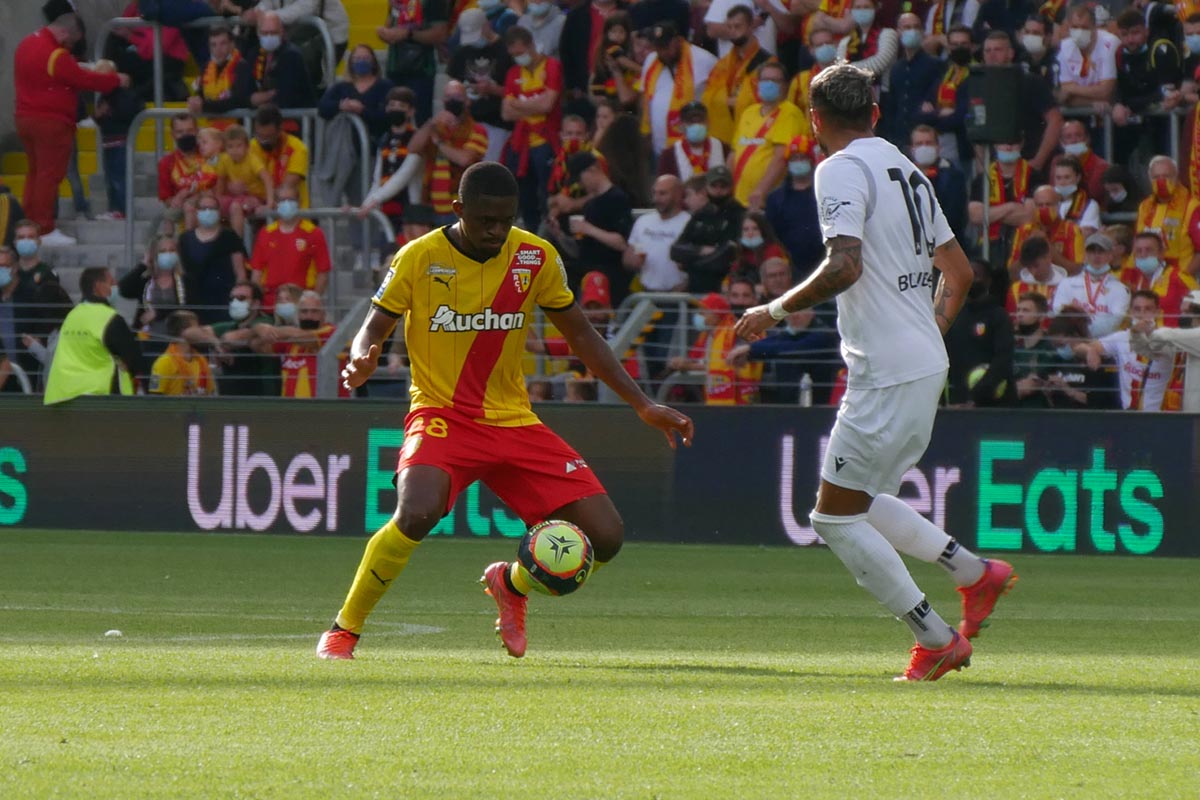 Cheick Doucoure avec le ballon
