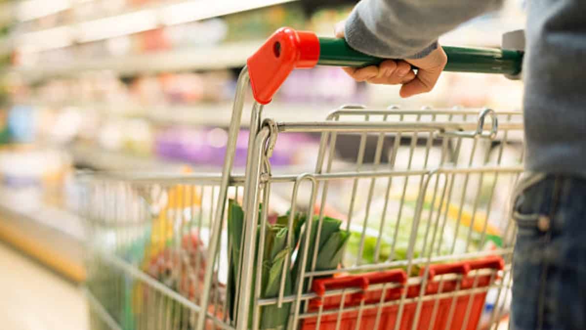 Supermarché : voici les économies que vous pouvez faire en achetant des produits 1er prix